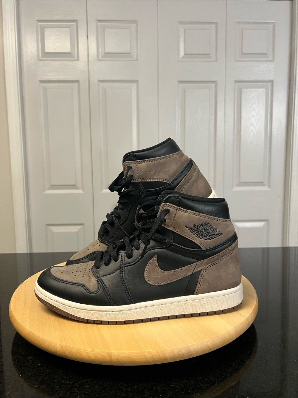 Air Jordan 1 Retro High OG “ Palomino” Sneakers